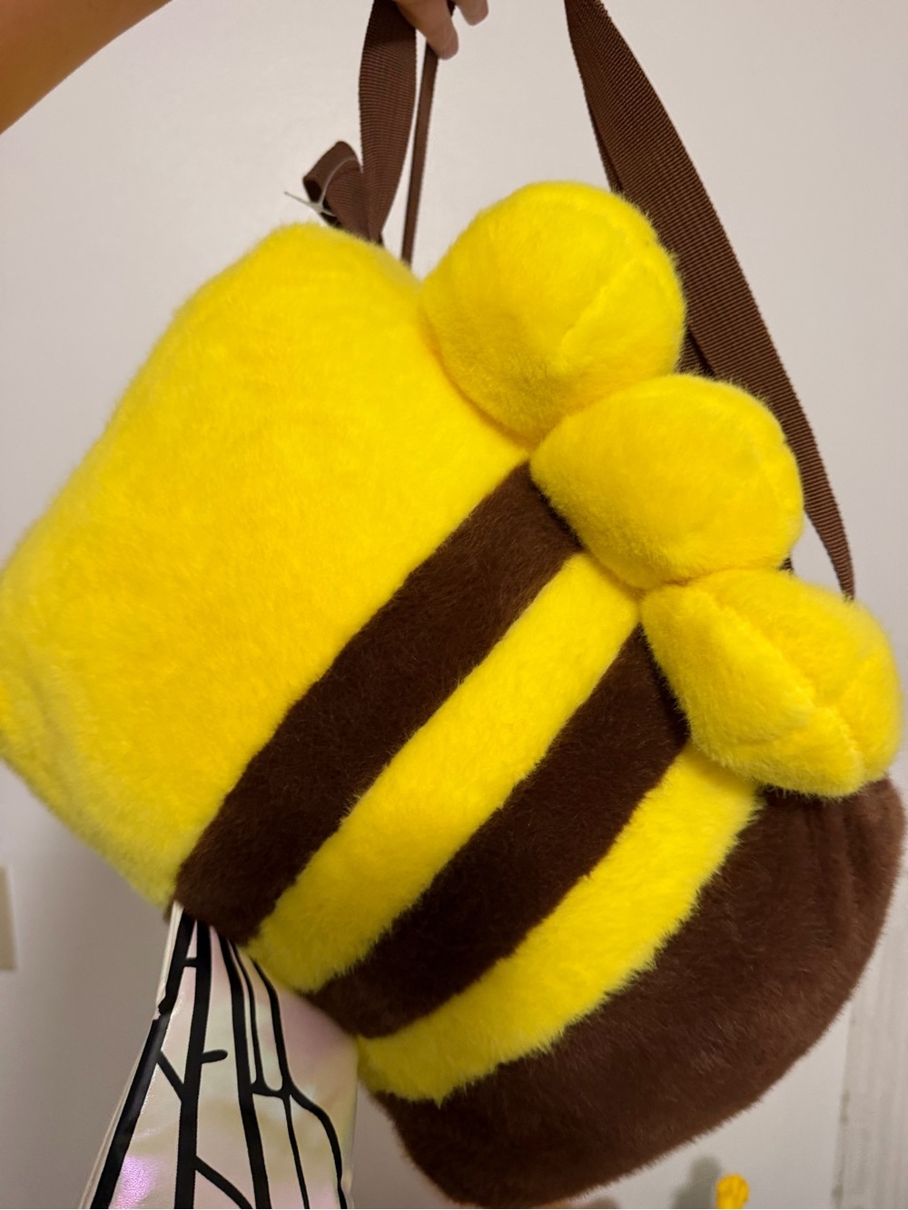 Minecraft Bee Backpack Plushy - Picture 5 of 6